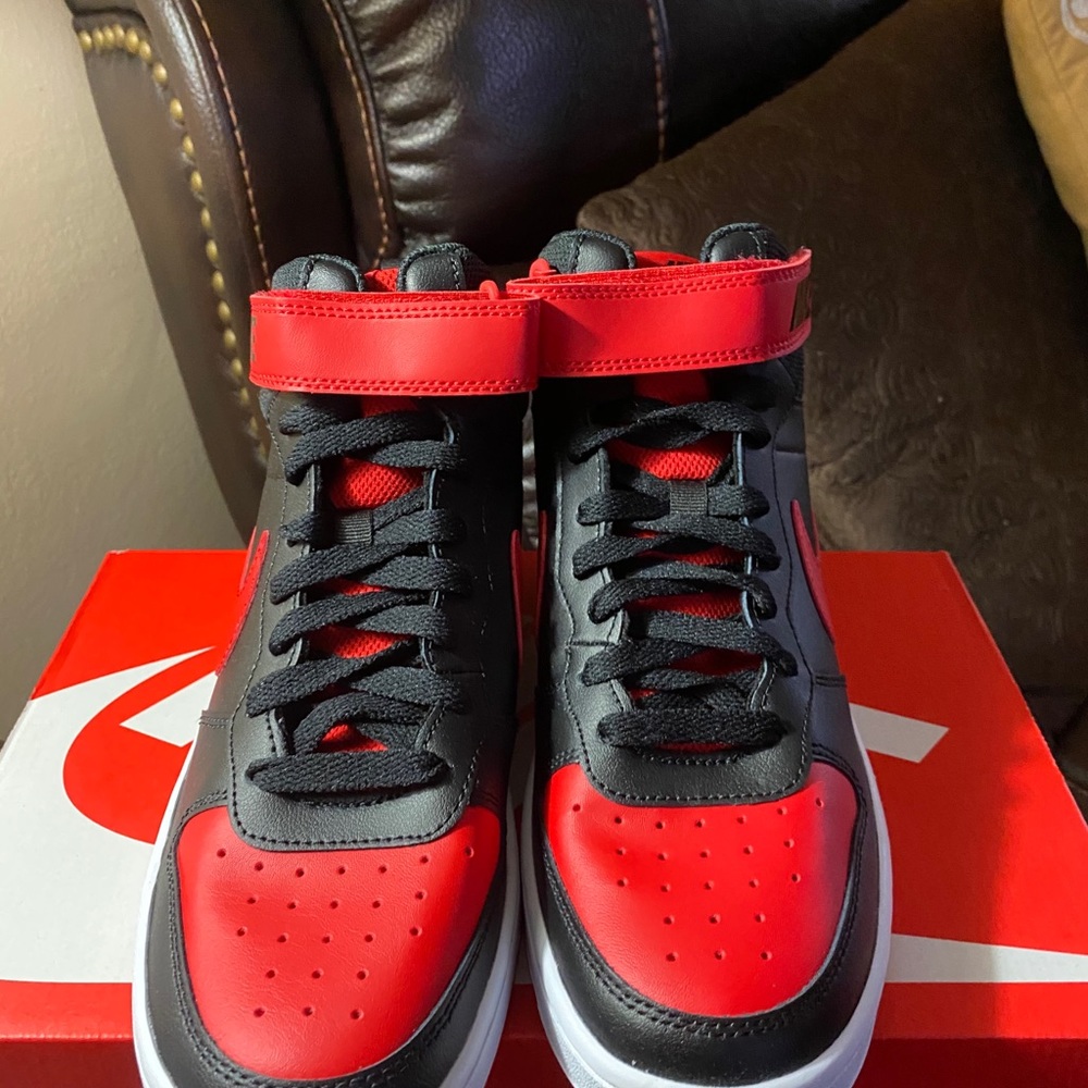 Brand new pair of Nike sneakers